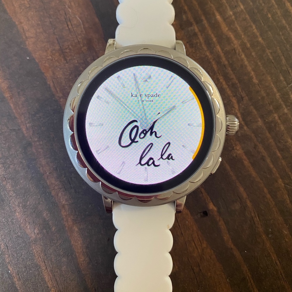 Kate Spade scallop smartwatch